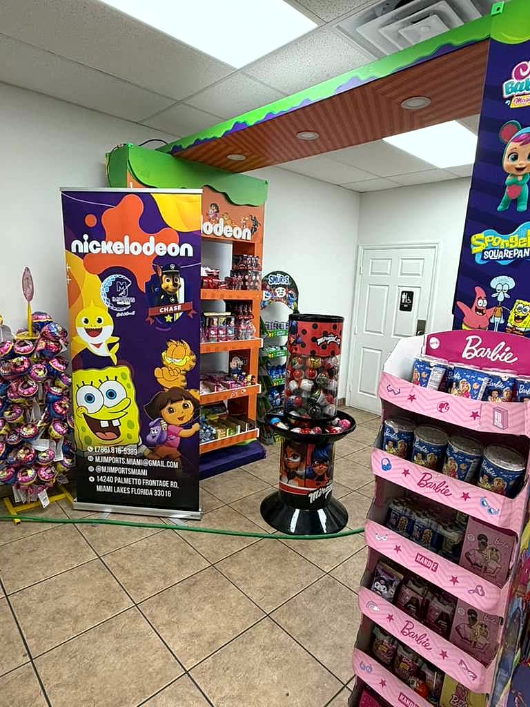 Producto con los personajes en el punto de venta